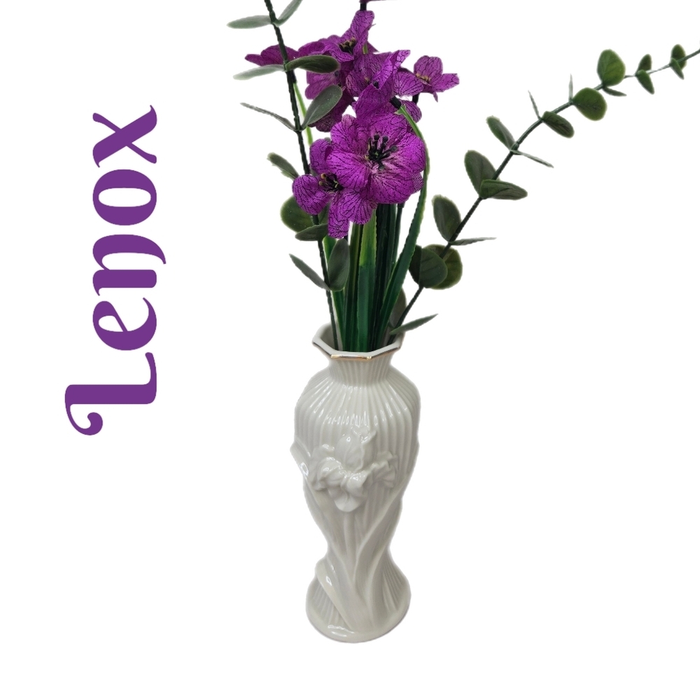 Lenox Iris Vintage Bud Vase Ivory Porcelain With 24K Gold Trim 3D Affect